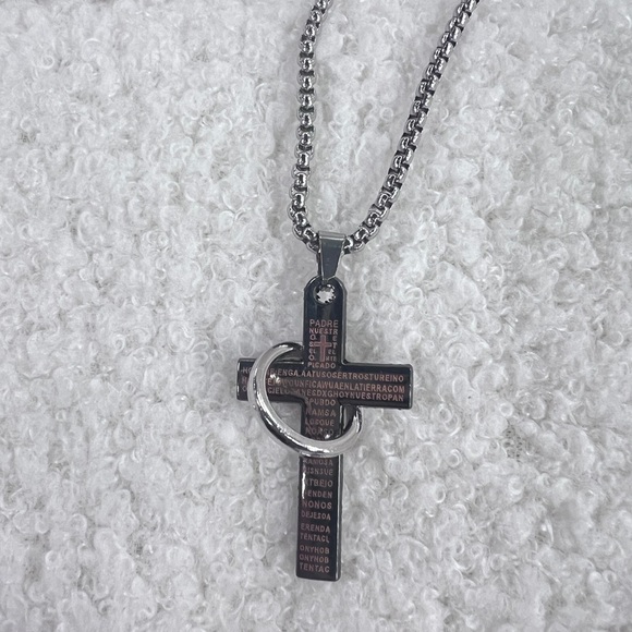 Street Style Fashion Necklace - Bold and Trendy Statement for Every Outfit - Picture 1 of 4